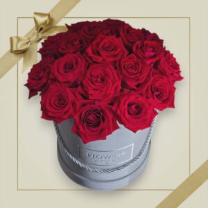 Flowerbox z czerwonych róż w okrągłym pudełku ze złotą wstążką – kwiaciarnia My Flowers Koszalin
